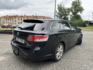 Toyota avensis (3 foto / 10)
