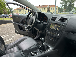 Toyota avensis (9 foto / 10)