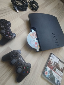 Ps3 + GTA V и Assassins Creed 2 (1 фото из 1)