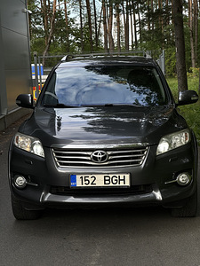 Toyota RAW 4 (2 фото из 15)