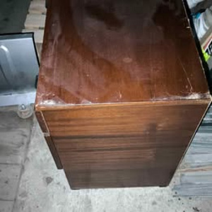 Продаются 2 старых шкафа. (2 фото из 4)