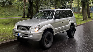 Toyota Land Cruiser (1 foto / 12)