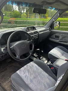 Toyota Land Cruiser (8 foto / 12)