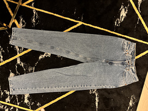 Müüa naiste originaalsed Levi's teksad (2 foto / 5)