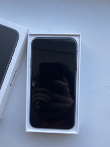 iPhone 11 (3 foto / 3)