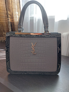 Сумка Yves Saint Laurent (3 фото из 3)