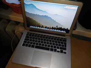 MacBook Air - Mid 2013 a1466 + laadija (2 foto / 3)