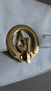 Armani (1 foto / 5)
