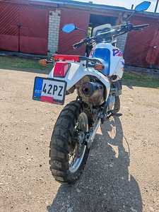 Suzuki DR650 (6 фото из 10)