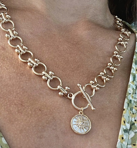 Kullatud 18k komplekt pärlmutriga. Keti pikkus 53cm (4 foto / 5)