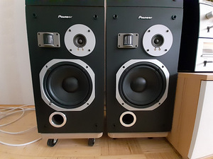 Продаётся комплект колонок Pioneer (1 фото из 3)