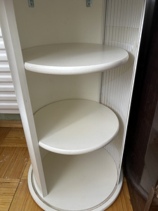 Столик косметический (2 фото из 3)
