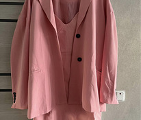 Комплект из двух предметов: платье (ЕС 44) и куртка oversize (ЕС 44/46).