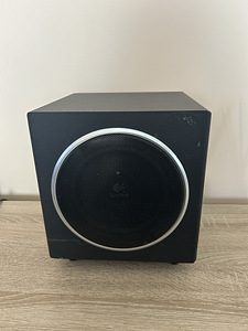 Subwoofer Logitech (1 foto / 1)