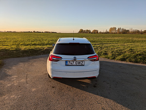 Opel Insignia 2.0d 96kw 2014 facelift (2 foto / 10)