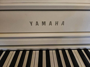 Продается цифровое пианино YAMAHA CLP 545WH Clavinova (6 фото из 6)