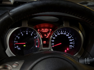 Nissan Juke 2013 1.6 86kW (9 foto / 11)
