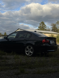 BMW 320i 2005 110kw manuaal (8 foto / 15)