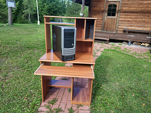 Продам рабочий компьютер с компьютерным столом. (3 фото из 8)