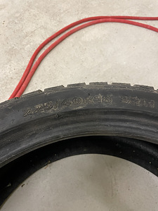 225/40 R18 naastrehvid (2 foto / 4)