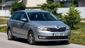 Skoda Rapid (4 foto / 11)