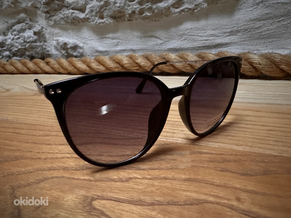 Солнцезащитные очки Tommy Hilfiger (фото #3)