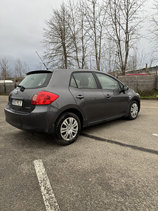 Toyota auris (6 foto / 12)