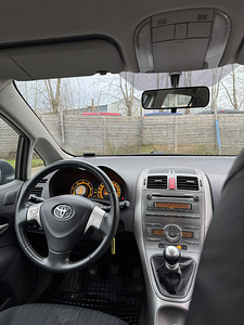 Toyota auris (9 foto / 12)