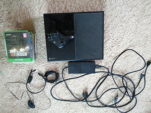 XBOX ONE 250 G (2 foto / 4)