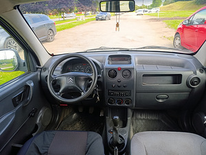 Auto Citroen Berlingo (12 foto / 15)