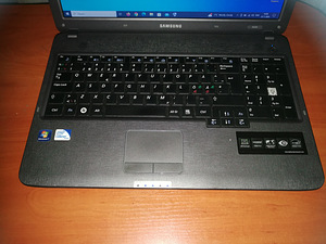SAMSUNG NP-R530 (2 foto / 8)
