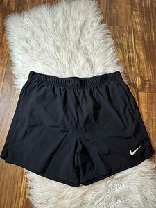 Nike L (1 фото из 1)