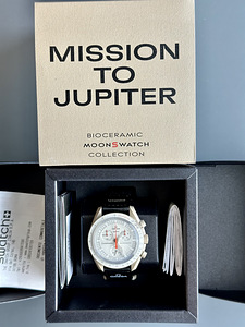 Omega Swatch Moonswatch (3 фото из 3)