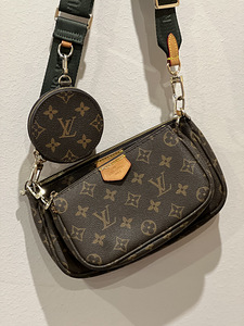 Lv реплика (кожа) (2 фото из 3)