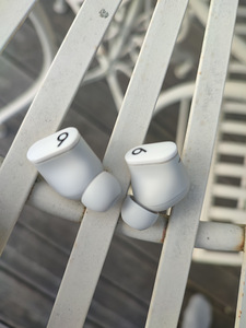 Beats studio buds белые (4 фото из 4)
