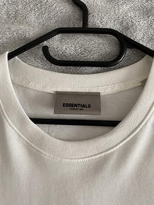 Essential T-Shirt (3 foto / 6)