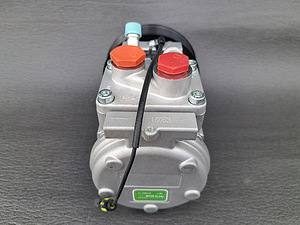 Компресор кондиціонера на трактор John Deere 8400 Clove 10PA (4 фото з 4)