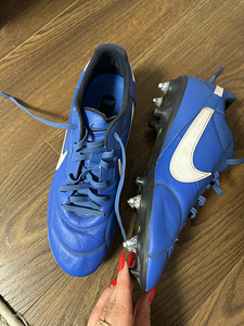 Jalgpallisaapad Nike (5 foto / 5)