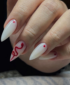 Интересует модель на маникюр/наращивание ногтей (2 фото из 4)