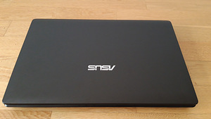 Asus X53U AMD/4GB/320GB/Radeon (8 foto / 10)