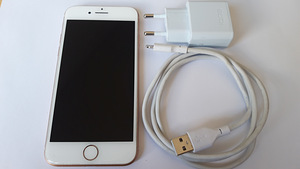 Apple iPhone 8 Gold 64GB (2 foto / 7)