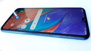 Samsung Galaxy A40 64GB (7 фото из 10)