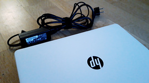 HP Laptop 15 Celeron/15.6"/4GB/SSD120GB/W11 (8 фото из 8)