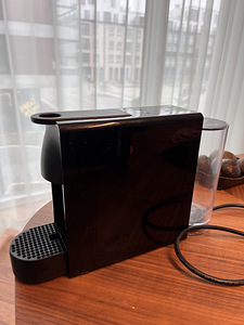 Кофемашина Nespresso (3 фото из 5)