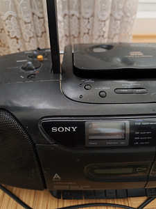 Sony CFD-110 kaasaskantav kahe kassettmängijaga magnetofon (4 foto / 8)