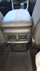 Toyota Rav4 (10 foto / 10)