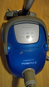 Пылесос Electrolux 1800W (6 фото из 8)