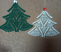 Рождественские украшения, связанные крючком, бывают разными.