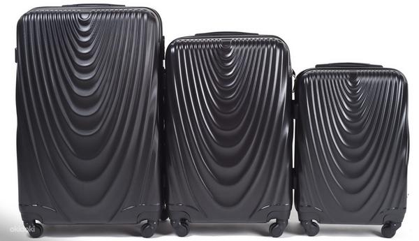 Качественные чемоданы, разные размеры и цвета (фото #1)