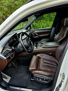 BMW X5 F15 M-пакет B&O 3.0 R6 190kW (11 фото из 12)